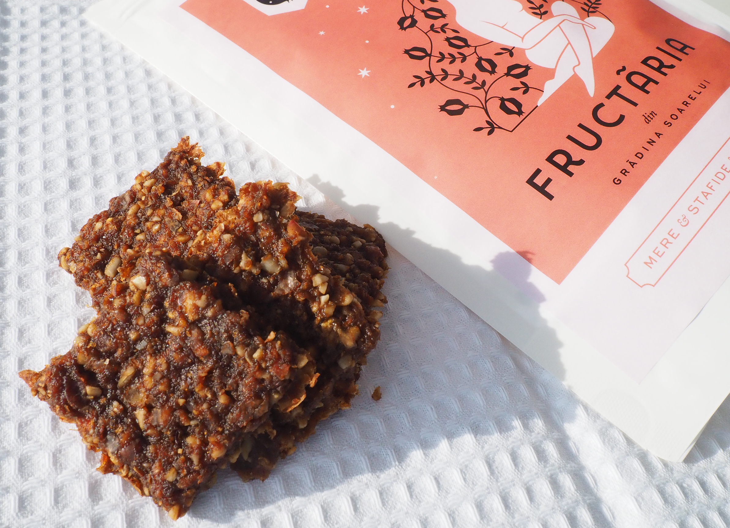 Dried fruit snack - Apples, raisins, cinnamon